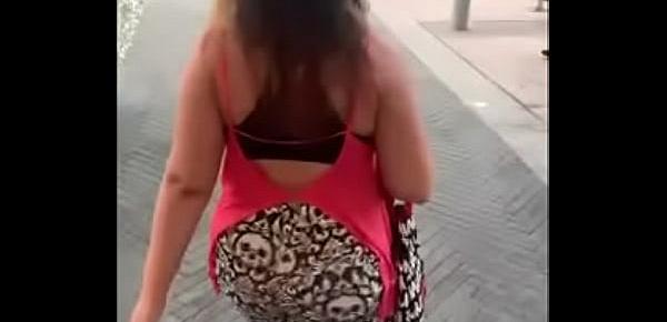  Saw this gorgeous Latina walking at the mall had to fuck her in the bathroom! La Paisa public bathroom facial